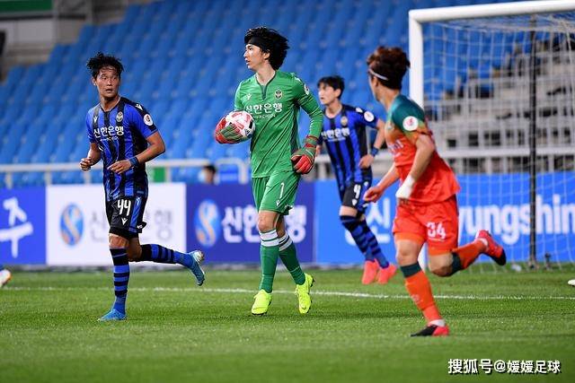 莱昂诺尔公主出席阿斯图里亚斯奖典雅亮相